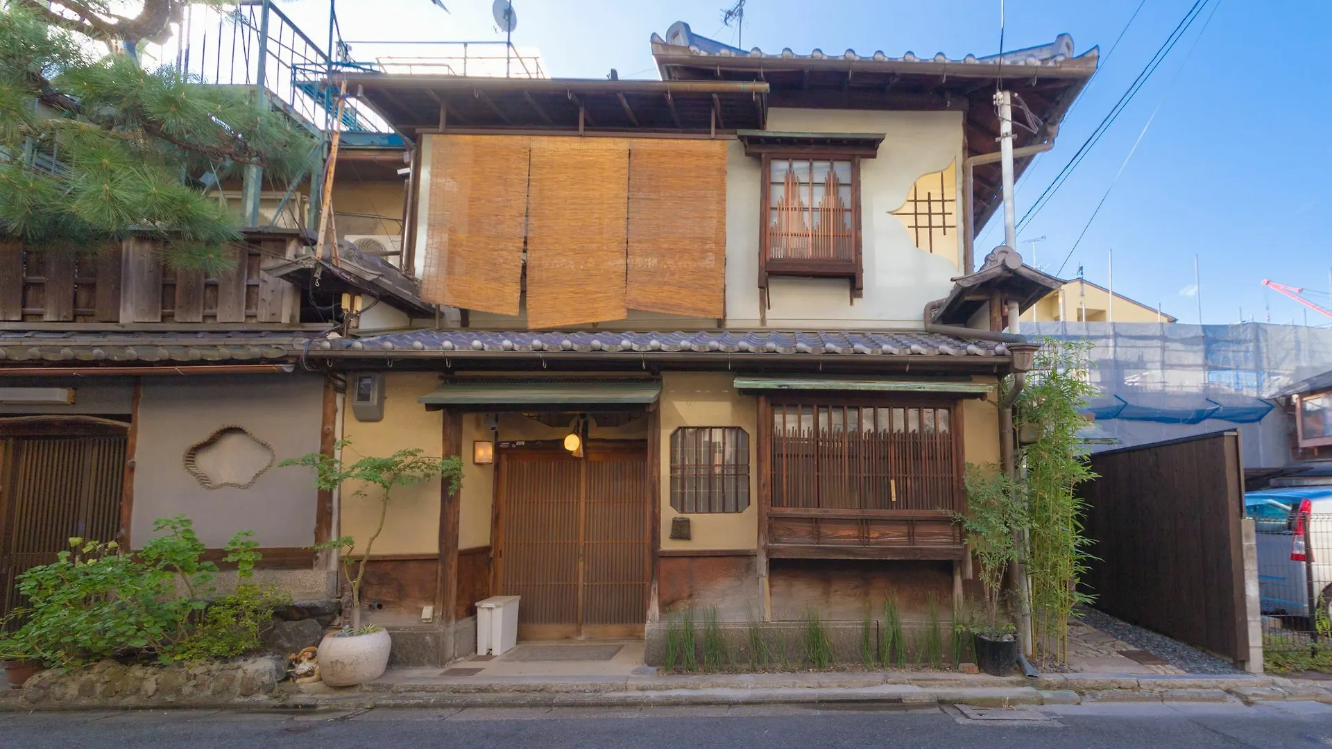 Kumomachiya Gionhanami Kyoto 0*,