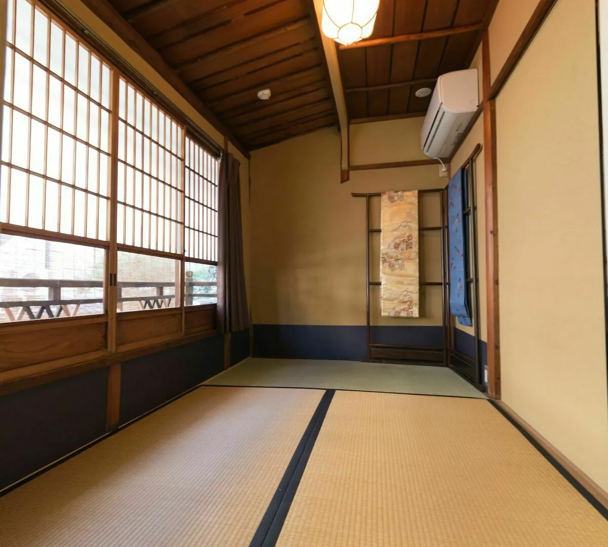 Kumomachiya Gionhanami Kyoto